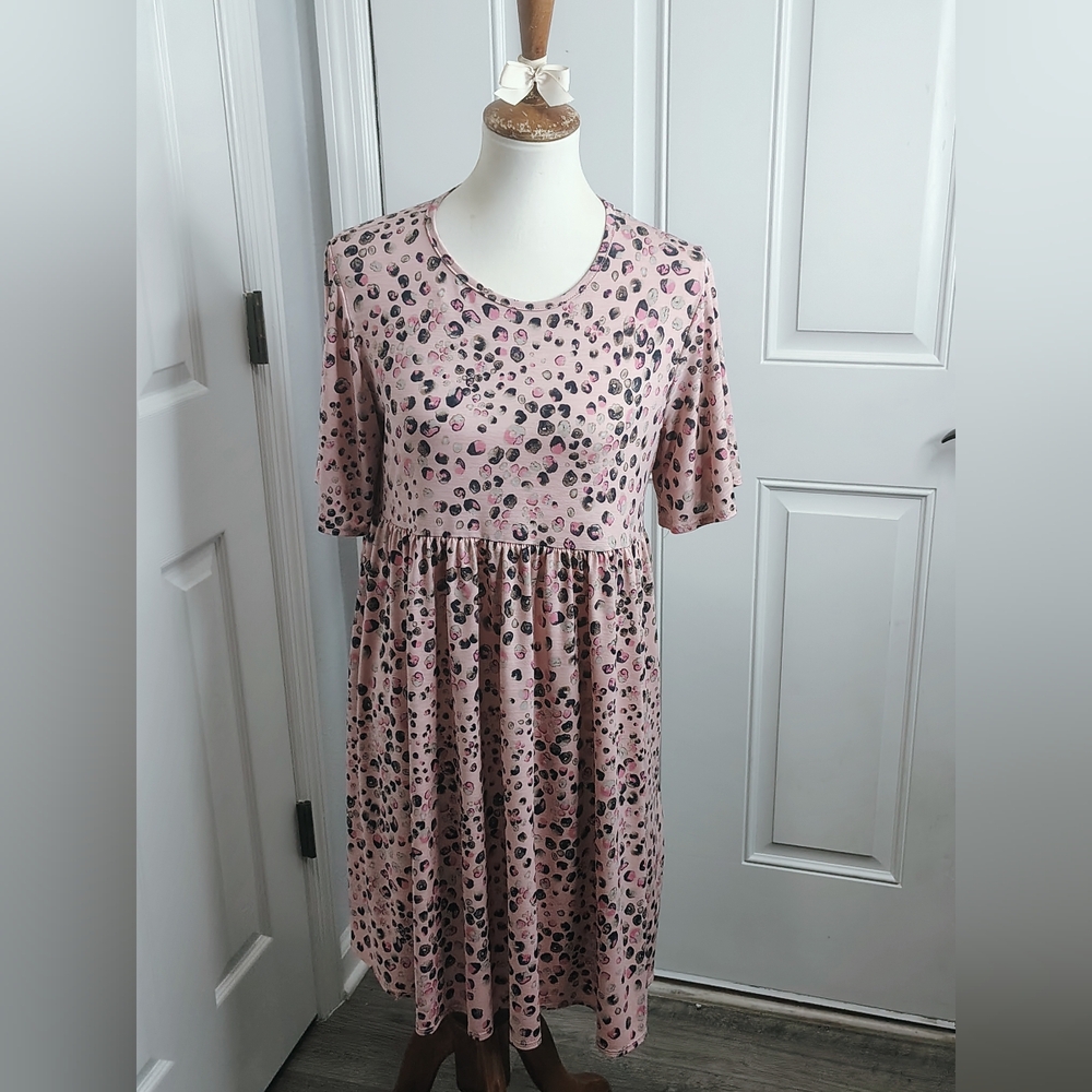 Chic Pink Leopard Print Dress